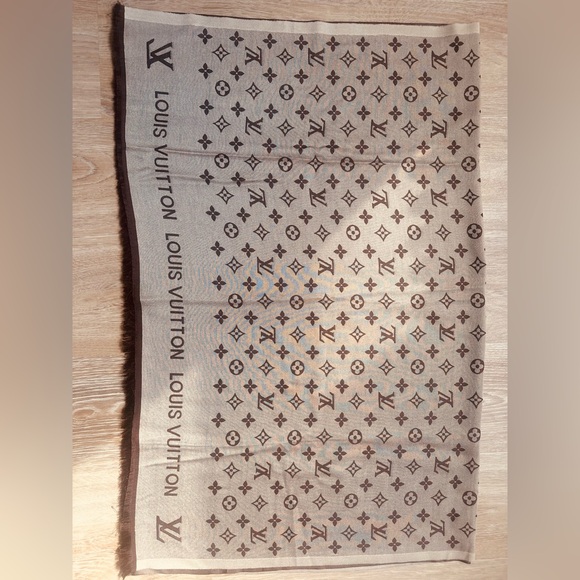 Lv Patterned Silk Cashmere Double Sided Shawl black& white - Picture 2 of 3